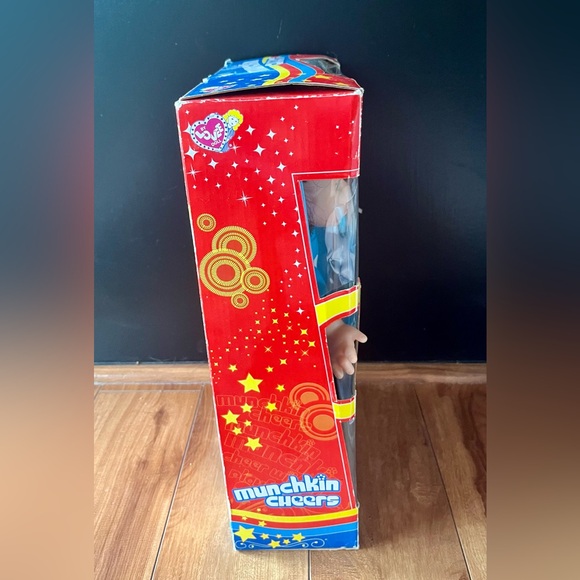 New Munchkin Cheers Lovee Doll Cheerleader - Picture 4 of 8